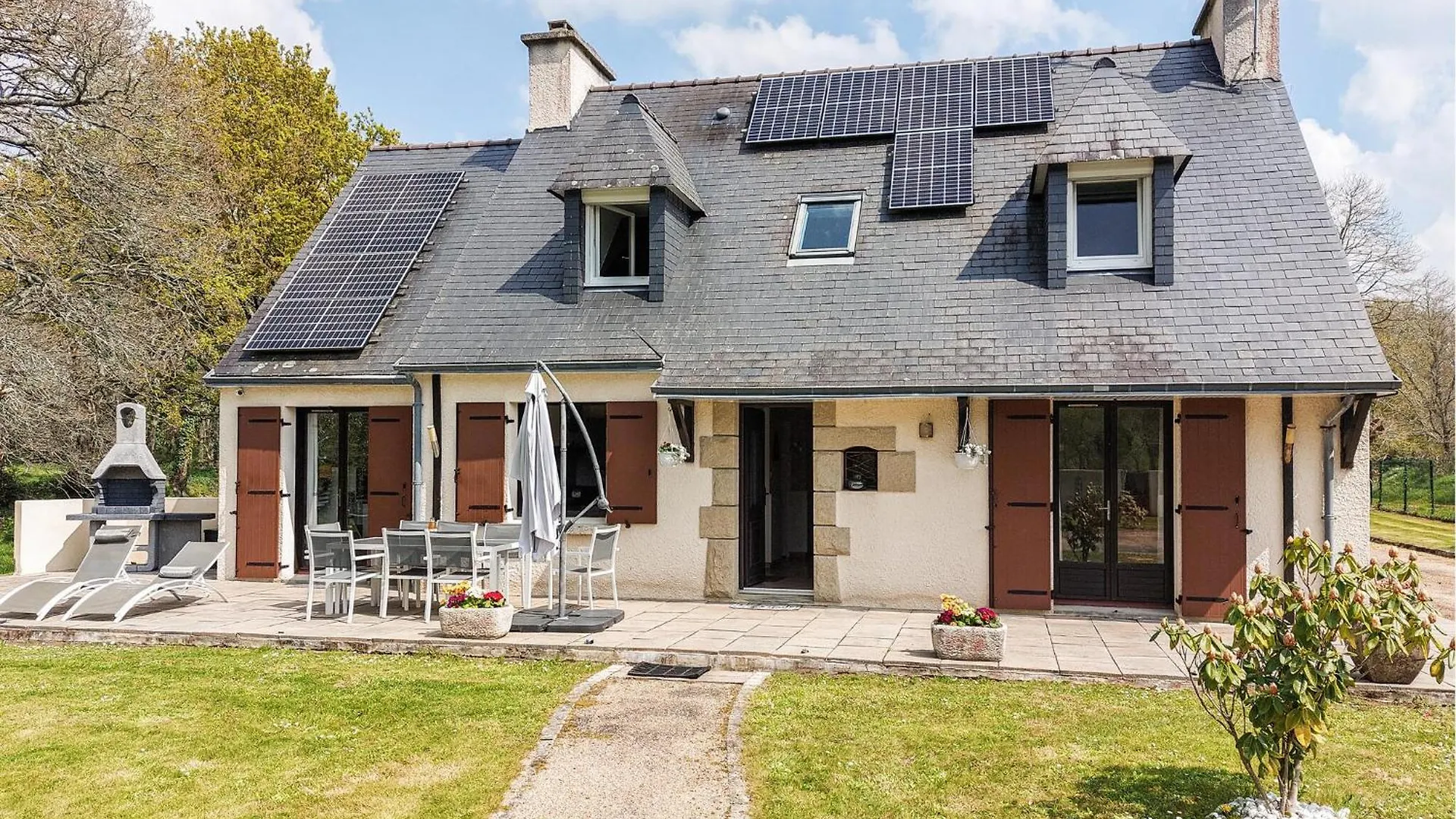 4 Bedroom Cozy Home In Riec-sur-Bélon 0*,  Francie